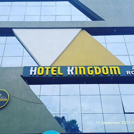 Hotel Kingdom Gandhinagar Esterno foto