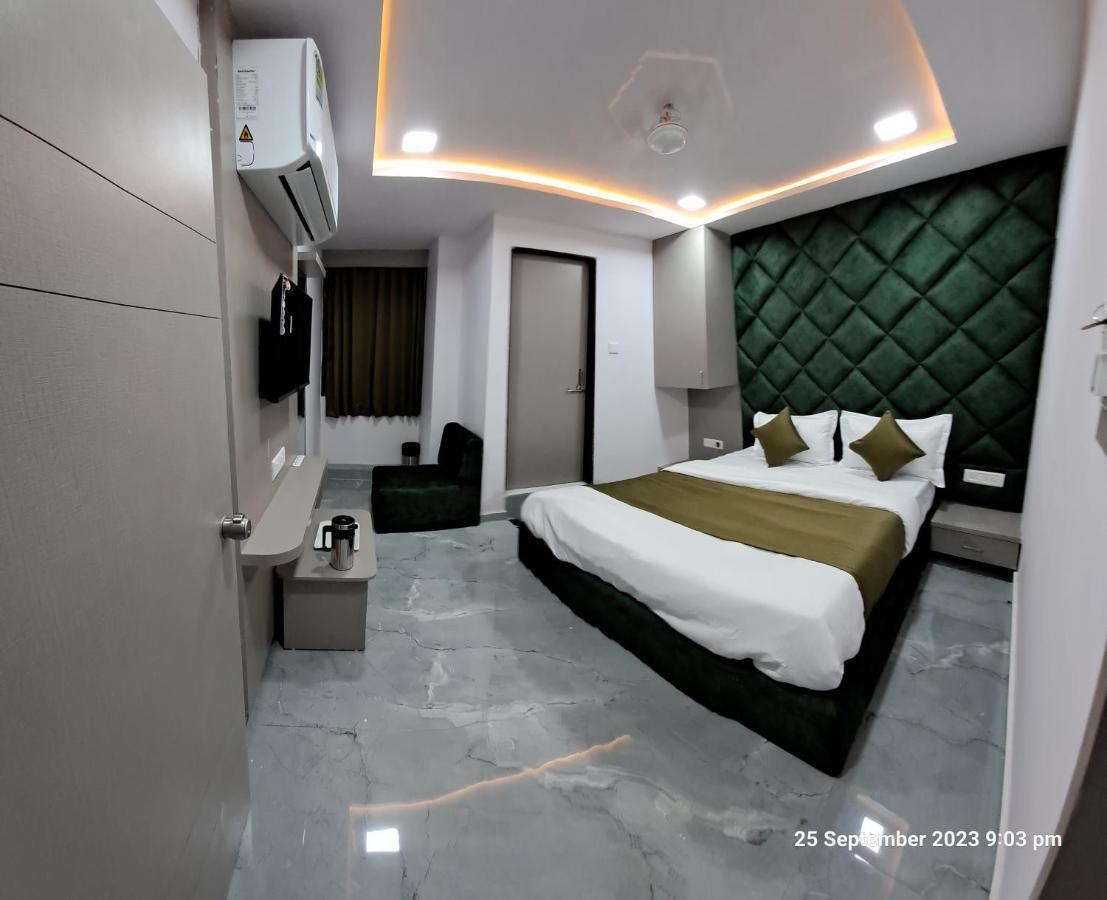 Hotel Kingdom Gandhinagar Esterno foto