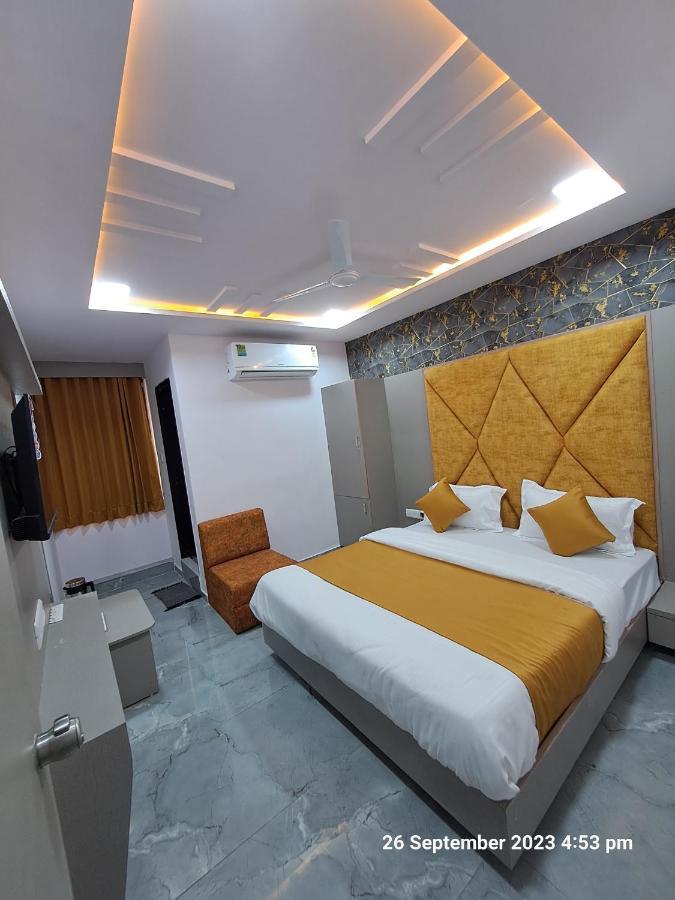 Hotel Kingdom Gandhinagar Esterno foto