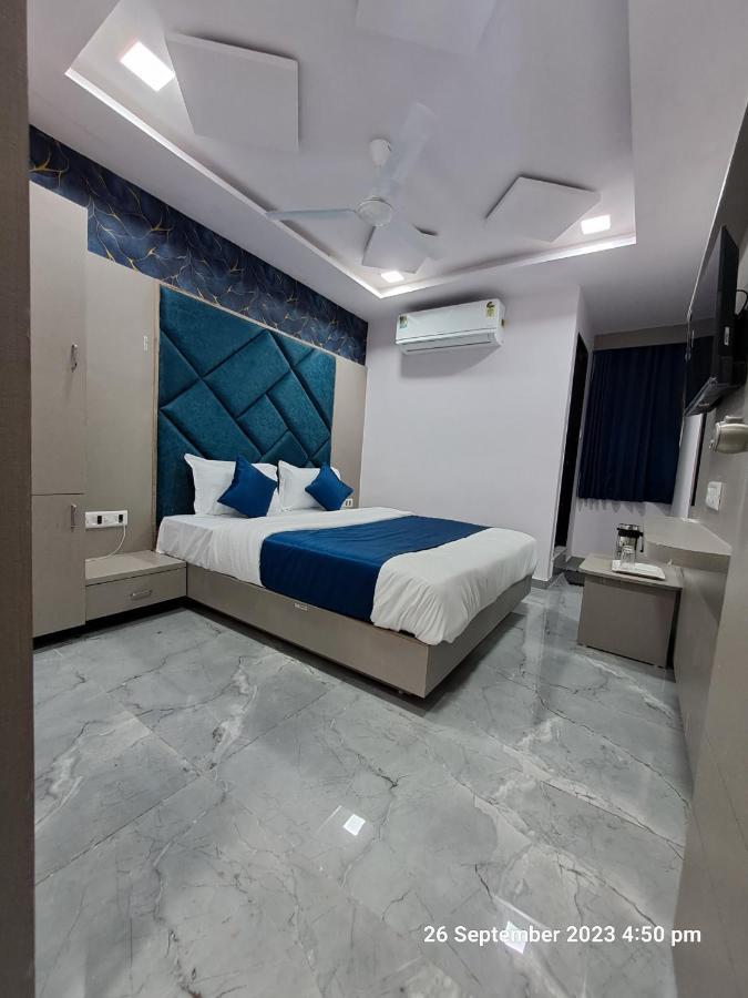 Hotel Kingdom Gandhinagar Esterno foto