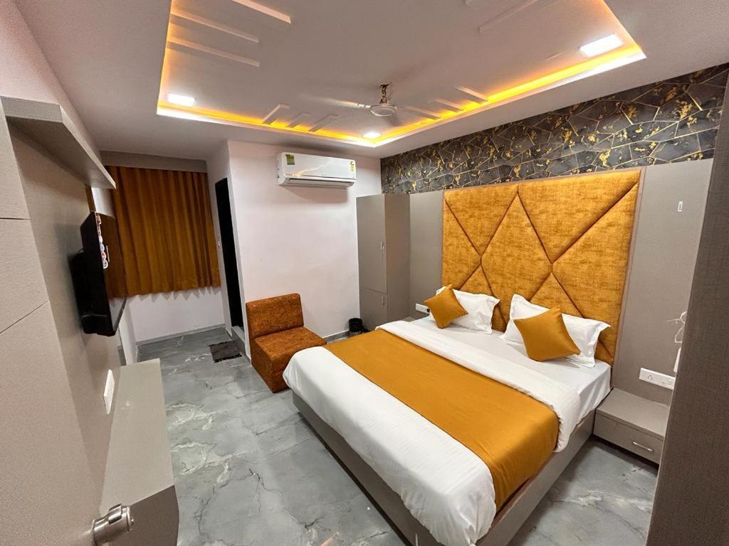 Hotel Kingdom Gandhinagar Esterno foto