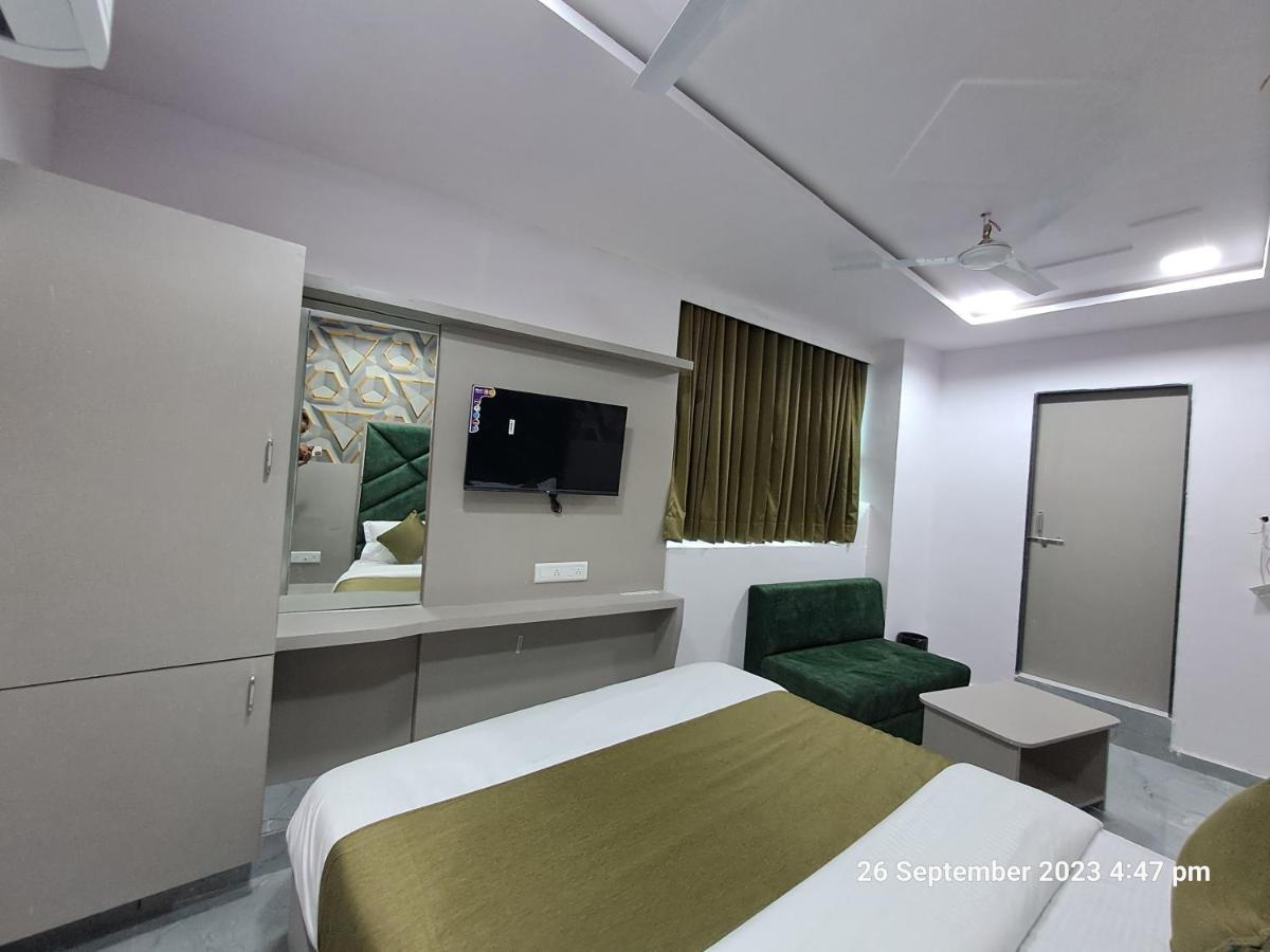 Hotel Kingdom Gandhinagar Esterno foto