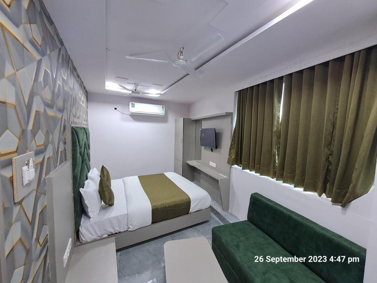 Hotel Kingdom Gandhinagar Esterno foto