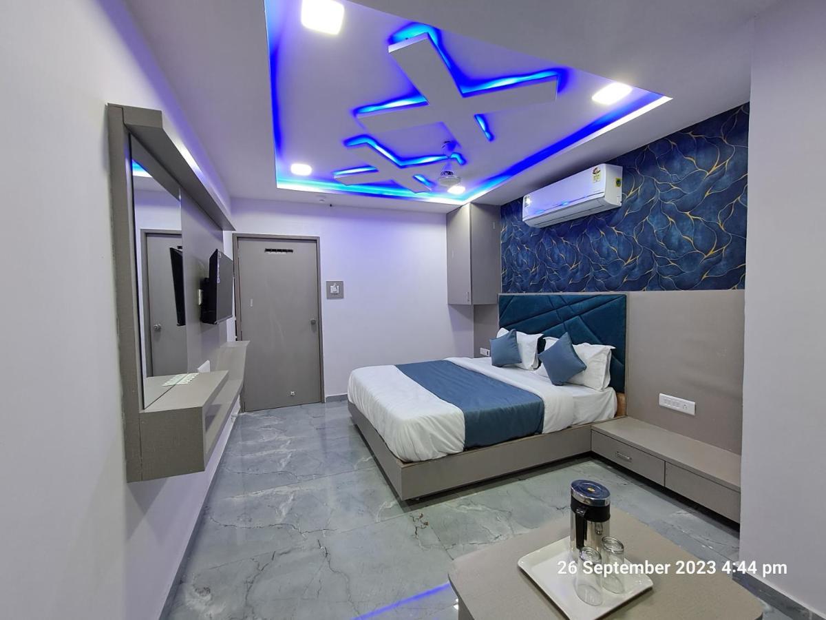 Hotel Kingdom Gandhinagar Esterno foto