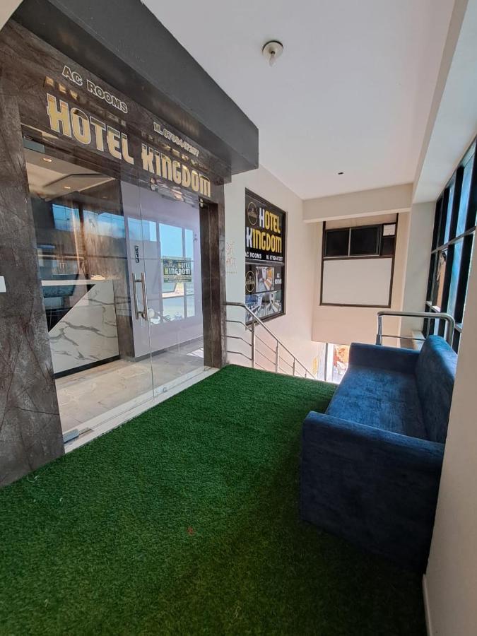 Hotel Kingdom Gandhinagar Esterno foto